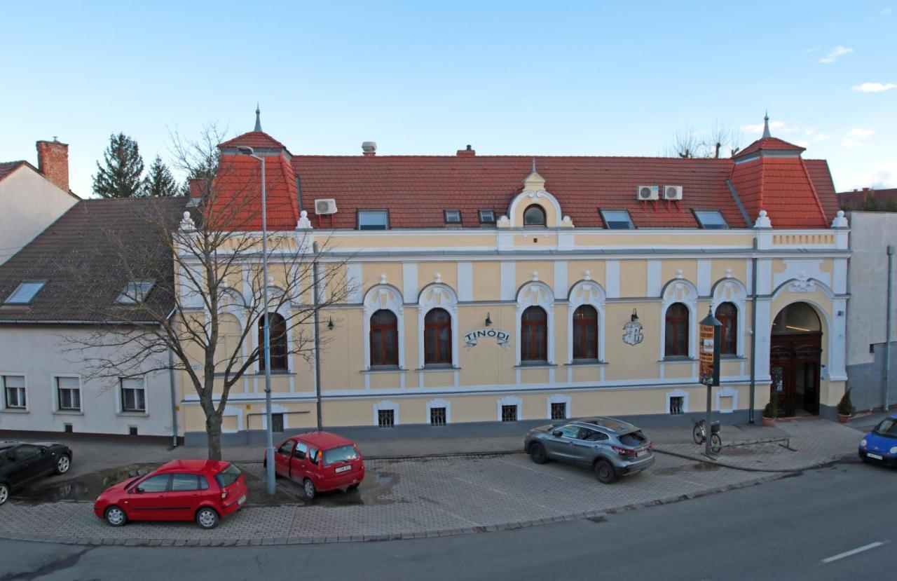 Tinodi Fogado Bed & Breakfast Sárvár Dış mekan fotoğraf