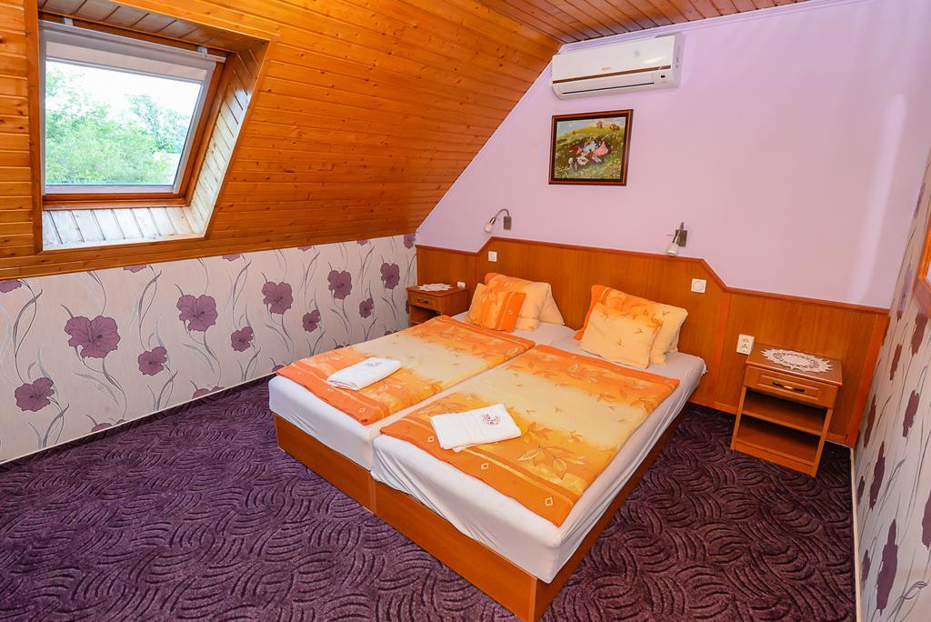 Tinodi Fogado Bed & Breakfast Sárvár Dış mekan fotoğraf