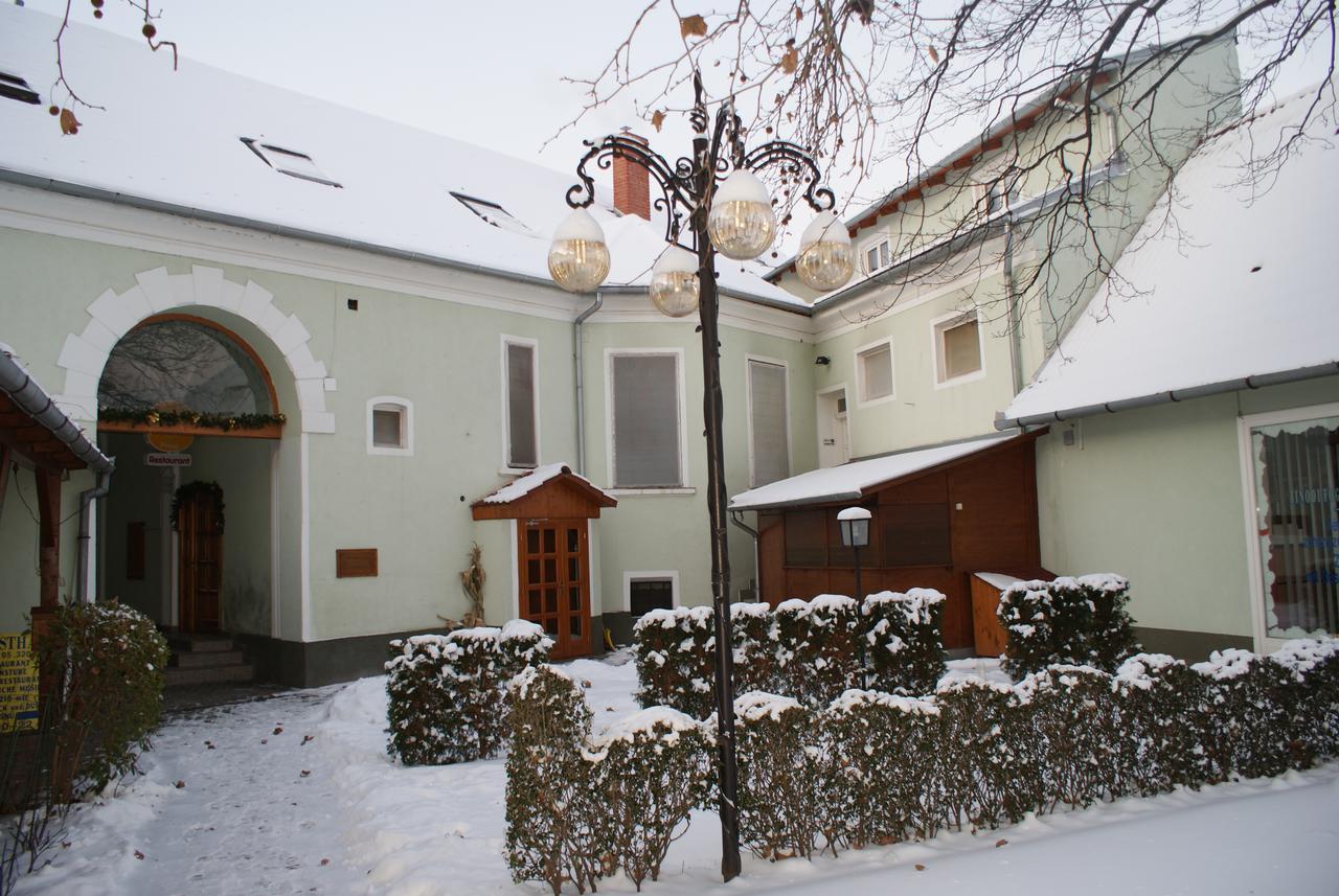 Tinodi Fogado Bed & Breakfast Sárvár Dış mekan fotoğraf